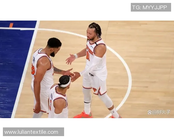 尼克斯险胜！布伦森28+5给时机，唐斯18+14裁判抢戏，拉塞尔23+7